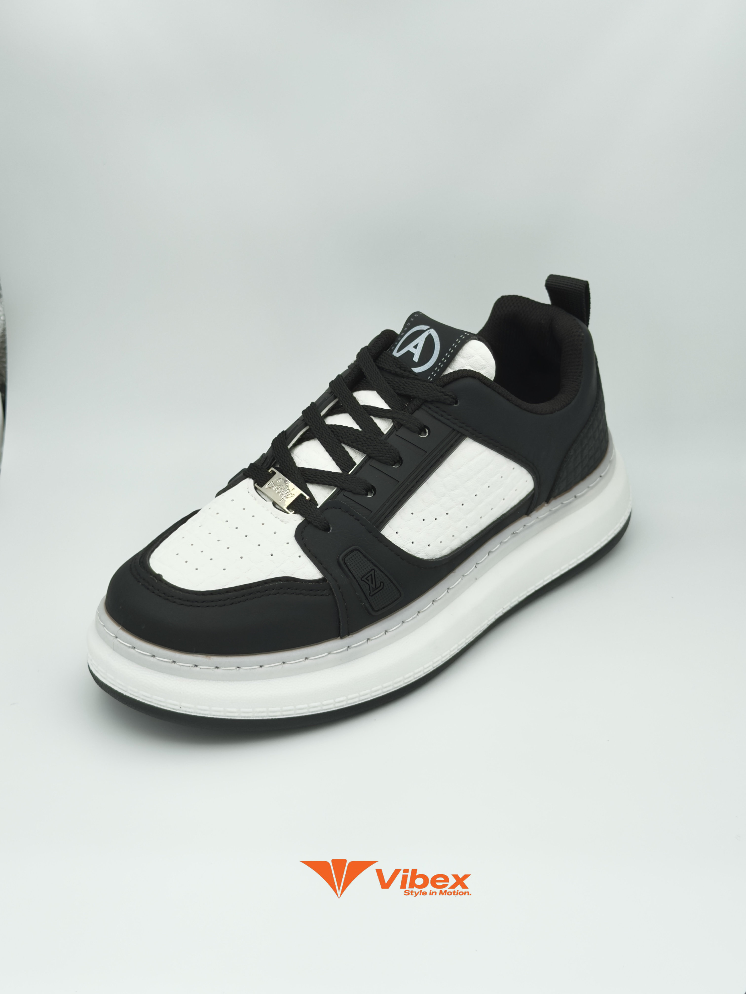 Strive Sneaker